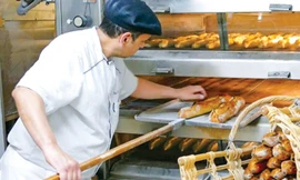 Bánh mỳ baguette ra lò.