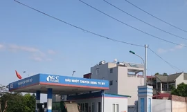 Một cây xăng lậu trên địa bàn quận Long Biên thời điểm tháng 5/2017. Ảnh: T.N.