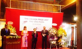 Bao giờ chạm… Nobel?