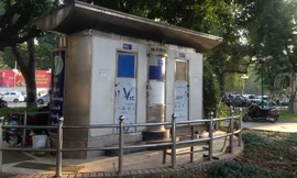 Nhà VSCC niêm yết mức giá 2.000 đồng/lượt.