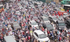 Để cụ thể hóa các ý tưởng chống ùn tắc vừa đoạt giải, lãnh đạo Sở GTVT Hà Nội cho biết, Hà Nội còn phải làm nhiều việc​. Ảnh: T.Đảng.