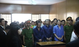 Các bị cáo tại tòa. Ảnh: Tân Châu.