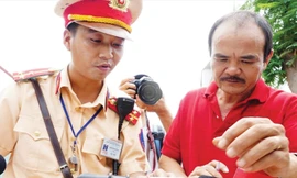 Hiệp hội Vận tải kiến nghị Thủ tướng chỉ đạo Bộ Công an lùi thời gian xử phạt. Ảnh: Nguyễn Hoàn.