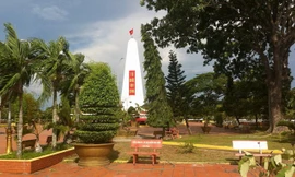 Nghĩa trang liệt sỹ thành phố Cần Thơ có gần 94,7% mộ từ trần đang chia lìa vợ chồng. Ảnh: Sáu Nghệ.