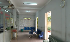 Bộ phận tiếp nhận hồ sơ và trả kết quả thủ tục hành chính UBND phường Tăng Nhơn Phú B vắng như chùa Bà Đanh.Ảnh: Huy Thịnh.