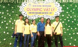 Nguyễn Thị Thu An (thứ 2, từ phải sang) tại cuộc thi Olympic Vật lý sinh viên toàn quốc năm 2017.