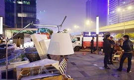 Parkson Keangnam đóng cửa đột ngột khiến nhiều chủ quầy hàng ở đây "trở tay không kịp".