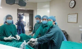 Bác sĩ BV Việt Đức đang chuyển giao kỹ thuật cho BV tuyến dưới.