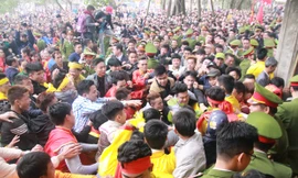 TS. Nguyễn Quốc Tuấn cho rằng cứ lối hành xử mê muội của một bộ phận người dân thì thần linh cũng bỏ đi. Ảnh: Nguyên Khánh.