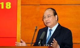 Thủ tướng Nguyễn Xuân Phúc phát biểu tại hội nghị sáng ngày 4/1. Ảnh: Quang Hiếu.