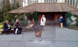 Lửa sưởi ấm thường được đốt lên ở quảng trường thành phố Leuven vào dịp Giáng sinh.