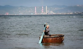 Vùng biển Vĩnh Tân, nơi được cấp phép nhận chìm gần một triệu m3 bùn. Ảnh: Vnexpress