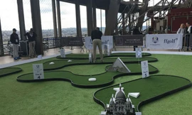 Sân golf trên tháp Eiffel.