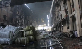 Cảnh tan hoang sau khi ngọn lửa được khống chế.