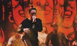 Trung trên sân khấu. Ảnh: Thuận Thu.