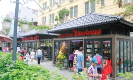 Một góc phố sách 19/12 ngày đầu khai trương. Ảnh: Toan Toan.