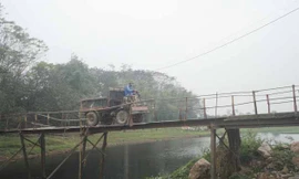 Cầu Đồng Hoàng (quận Hà Đông, Hà Nội) không bảo đảm an toàn giao thông. Ảnh: K.N.