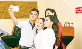 Quán quân U20 check in cùng bạn.