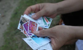 Giả danh cán bộ ngân hàng, lừa nhận hàng trăm thẻ cào điện thoại