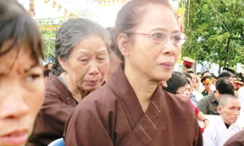 Nỗi đau vẫn dai dẳng với những người có người thân mất vì TNGT. Ảnh: Bảo An.