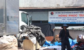 Hàng trăm lao động của các HTX Vệ sinh môi trường trên địa bàn huyện Nhơn Trạch trước nguy cơ mất việc vì quy định của UBND huyện này.