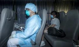 Hành khách từng tiếp xúc người đàn ông Hàn Quốc mắc MERS đang bị cách ly ở Hong Kong. Ảnh: Getty Images.