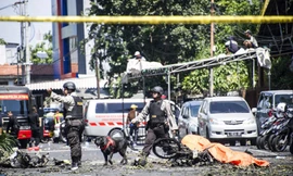 Hiện trường một vụ đánh bom ở Indonesia. Ảnh: CNA.