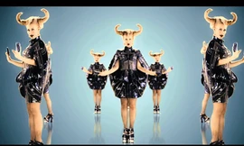 Ca sĩ Đông Nhi lột xác với hình tượng mới trong MV “Boom Boom”.