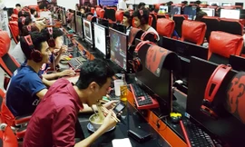 Hoạt động cầm đồ, cho vay lãi hay việc các phòng game hoạt động suốt ngày đêm nhưng đơn vị quản lý vẫn cho rằng, công tác phối hợp đảm bảo an ninh trật tự ở đây đã hoàn thành tốt nhiệm vụ.