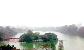 Hồ Gươm nhìn từ trên cao. Ảnh: Trường Phong.