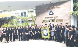 Hàng nghìn người tiễn đưa nhà giáo Văn Như Cương