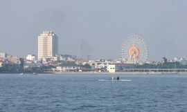 Hà Nội đang khẩn trương lập phương án xử lý ô nhiễm Hồ Tây.