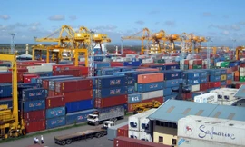 Hàng hóa xuất khẩu tập kết tại cảng Hải Phòng. Ảnh: Hồng Vĩnh.