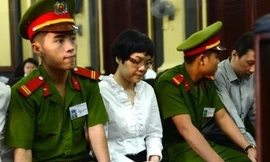 Huỳnh Thị Huyền Như (áo trắng) tại tòa. Ảnh: Zing