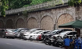 Những ô, vòm dọc Phùng Hưng và phố Gầm Cầu. Ảnh: Xuân Ba.