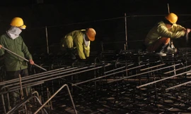 Công nhân làm việc ca 3 tại công trường thủy điện Lai Châu.