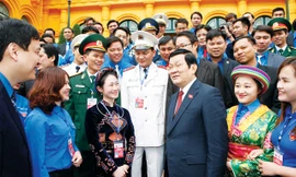 Chủ tịch nước Trương Tấn Sang gặp mặt các Bí thư Đoàn xuất sắc được trao Giải thưởng Lý Tự Trọng năm 2016. Ảnh: Như Ý.