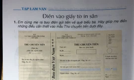 Rất nhiều cuốn SGK các cấp đều có phần chừa sẵn yêu cầu HS làm bài tập, điền vào chỗ trống. Trong ảnh: SGK Tiếng Việt lớp 4, SGK Hóa lớp 8 và SGK Toán lớp 4 đều có bài tập để HS viết vào. Ảnh: Nghiêm Huê.