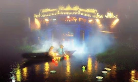 Hội An huyền ảo trong đêm. Ảnh: Hà Nguyễn.