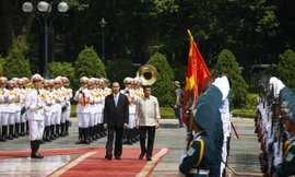 Tại Phủ Chủ tịch vào sáng nay, đã diễn ra lễ đón chính thức Tổng thống Philippines Rodrigo Duterte.