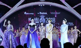 Ðể giảm gánh nặng tâm lý cho thí sinh, mở và kết màn diễn đều do các hoa hậu, á hậu dẫn dắt. Ảnh: Hoàng Mạnh Thắng.