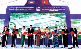 Vinamilk vừa khánh thành nhà máy sữa Angkor tại Phnom Penh, Campuchia sau 10 năm thâm nhập và tìm hiểu thị trường này.
