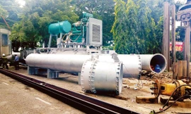 Chiếc máy bơm thông minh, đang được gấp rút lắp đặt để chống ngập cho TPHCM. Ảnh: Ngô Bình.