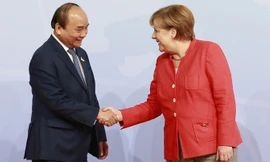 Sáng 7/7 (theo giờ địa phương), Thủ tướng Nguyễn Xuân Phúc dự Hội nghị Thượng đỉnh G20. Trong ảnh: Thủ tướng Đức Angela Merkel đón Thủ tướng Nguyễn Xuân Phúc. Ảnh: Th.Nh.