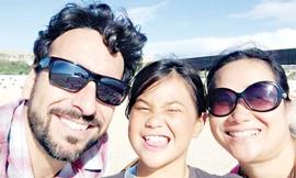 Cả gia đình cùng nhau đến biển Nam Ô, Đà Nẵng.