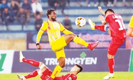 Bóng đá Việt Nam vừa sáng lên với thành công của ĐT U23 lại bắt đầu bị bôi bẩn bởi cuộc tranh giành ghế lãnh đạo VFF ở đại hội sắp tới. Ảnh: VS.