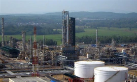 Phiên đấu giá lọc dầu Dung Quất thu về cho Nhà nước 5.566 tỷ đồng.