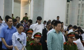 Các bị cáo tại tòa.