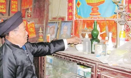 Dâng cúng tổ tiên bát cơm lúa mới. Ảnh: Duy Chiến.