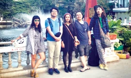 Ban nhạc “Chà Lan” từ trái qua phải: Linh Hà, Choi Haram, Trang Chuối, Kim Tae Seung, Lee Seung Joon. Ảnh: Lan Hương.